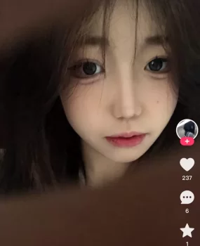 四川省南充市南部县 纹身小美女