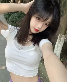 颜值很高一地推兼职美少女被我拉去宾馆胸推