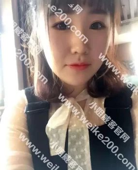大胸年龄小还便宜的小美女