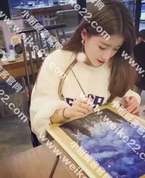 【云朵】单做的兼职小模特空降帝都，高颜值S型身段潮吹一片湿哒哒