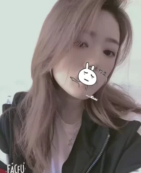 约兼职湖南少妇在重庆，还是粉红色奶头，逼也紧